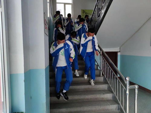 安全生產(chǎn)月消防在行動丨西寧甘河消防開展校園應(yīng)急疏散演練