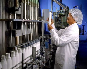 一個(gè)工廠生產(chǎn)的產(chǎn)品中廢品率為0.005,任取1000件,計(jì)算其中不超過(guò)5件廢品的概率